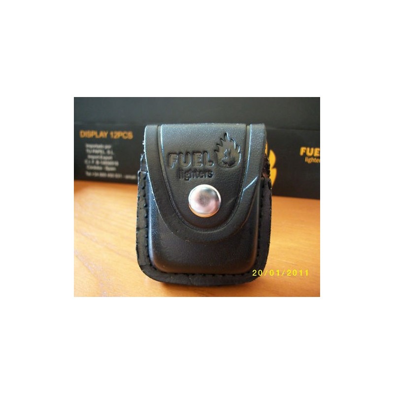 Funda de piel para mecheros de gasolina. Con trabilla metalica
