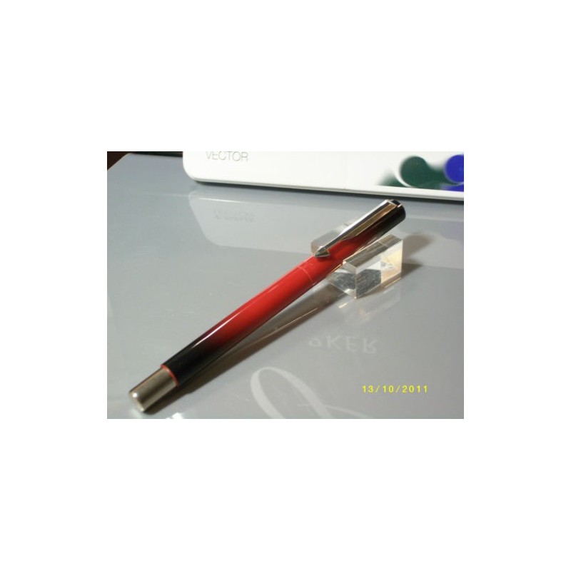 Parker Vector Fusion Rojo-negro rollerball -  nuevo en caja metalica.