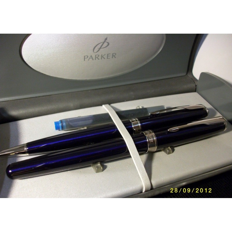 Boligrafo y Pluma Parker Sonnet Azure Blue  . Plumín  oro blanco 18 kts.