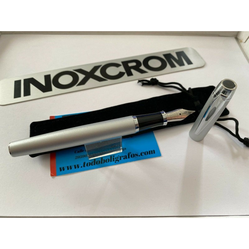 1 Pluma Inoxcrom Saga Plata mate . Nueva en funda de terciopelo.