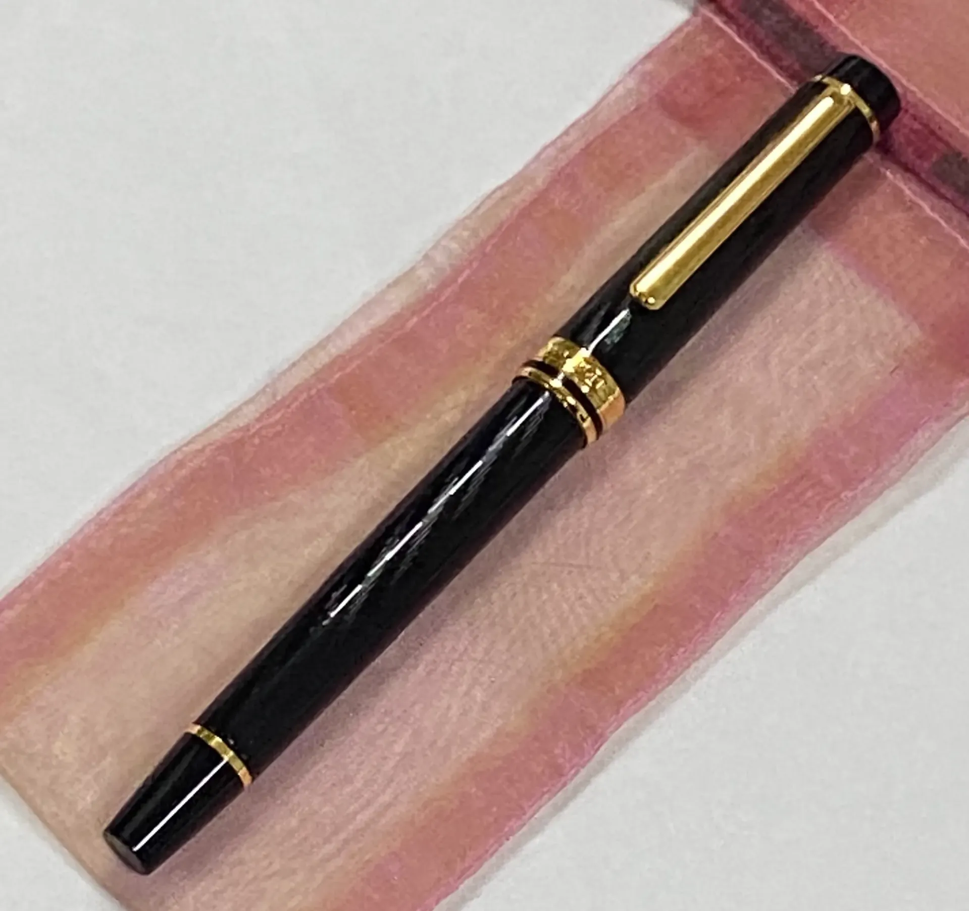 Inoxcrom Andreas Guilloche  pluma estilografica   Negra gt  + funda negra.