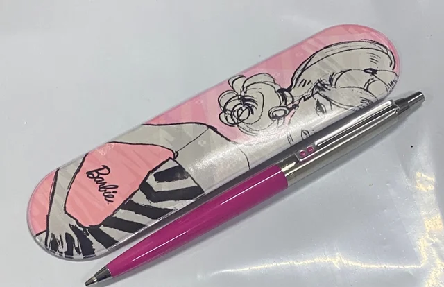 Portaminas Inoxcrom 55 fuccia + funda Barbie. Nuevo a estrenar.