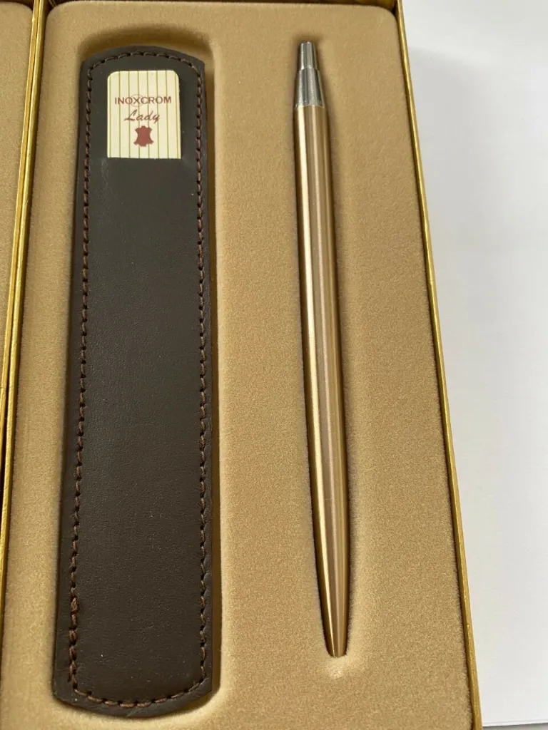 Boligrafo Inoxcrom Lady dorado + funda cuero . Nuevo a estrenar. Vintage