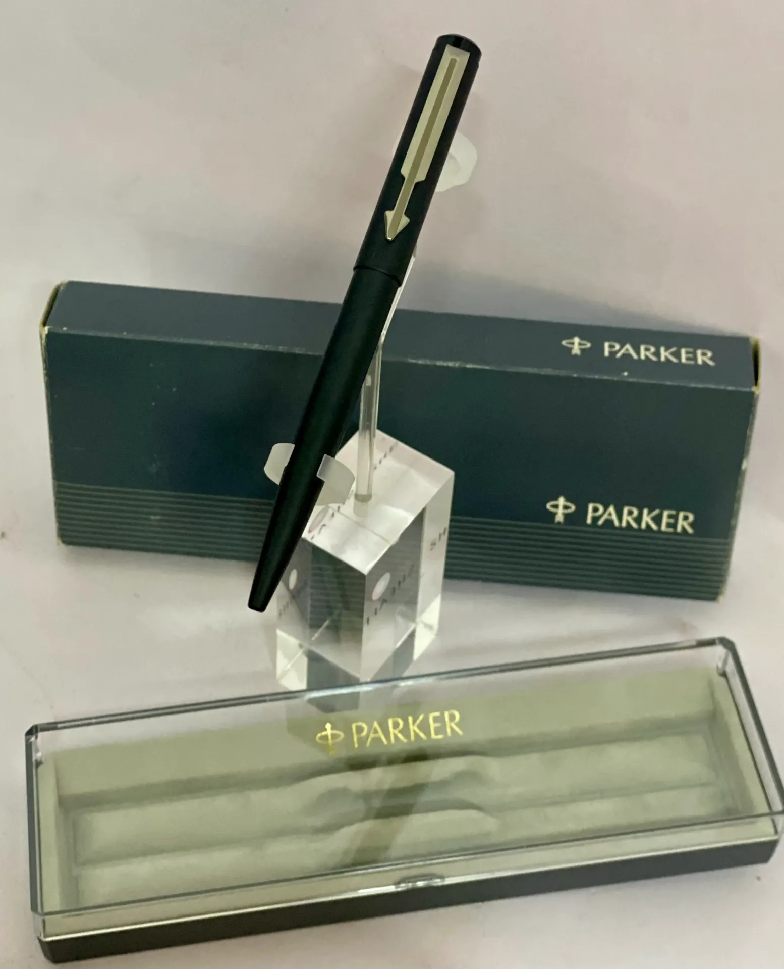 Bolígrafo Parker Vector Negro Mate VINTAGE (Años 90) – Made in U.K. (Original)  ultima unidad en venta.